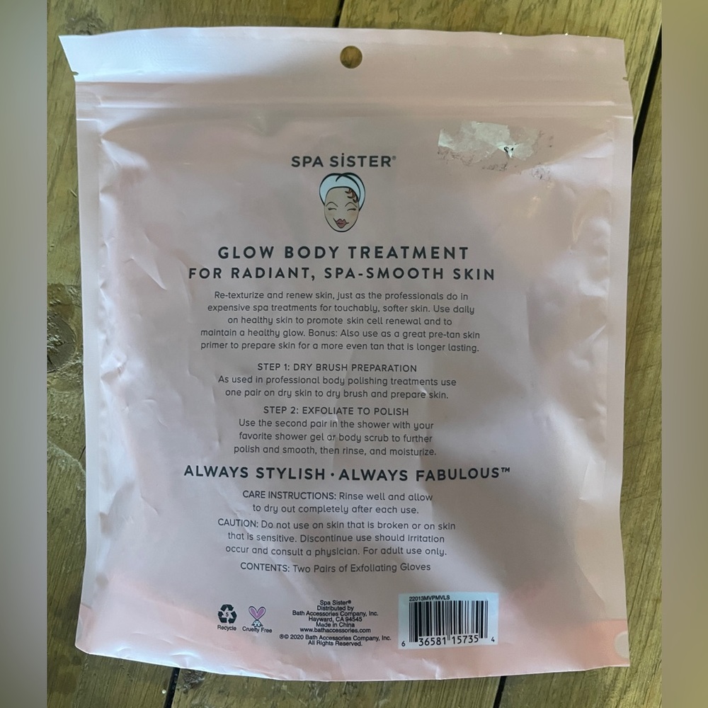 Spa Sister GLOW Exfoliating 2-Pack Gloves - Picture 2 of 3